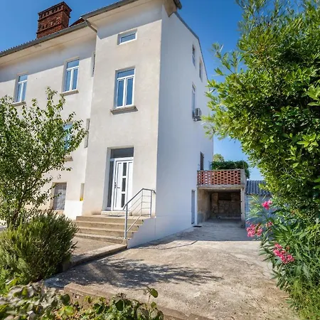 Apartment Zora & Natale Pula