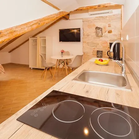 Apartment Zora & Natale Pula